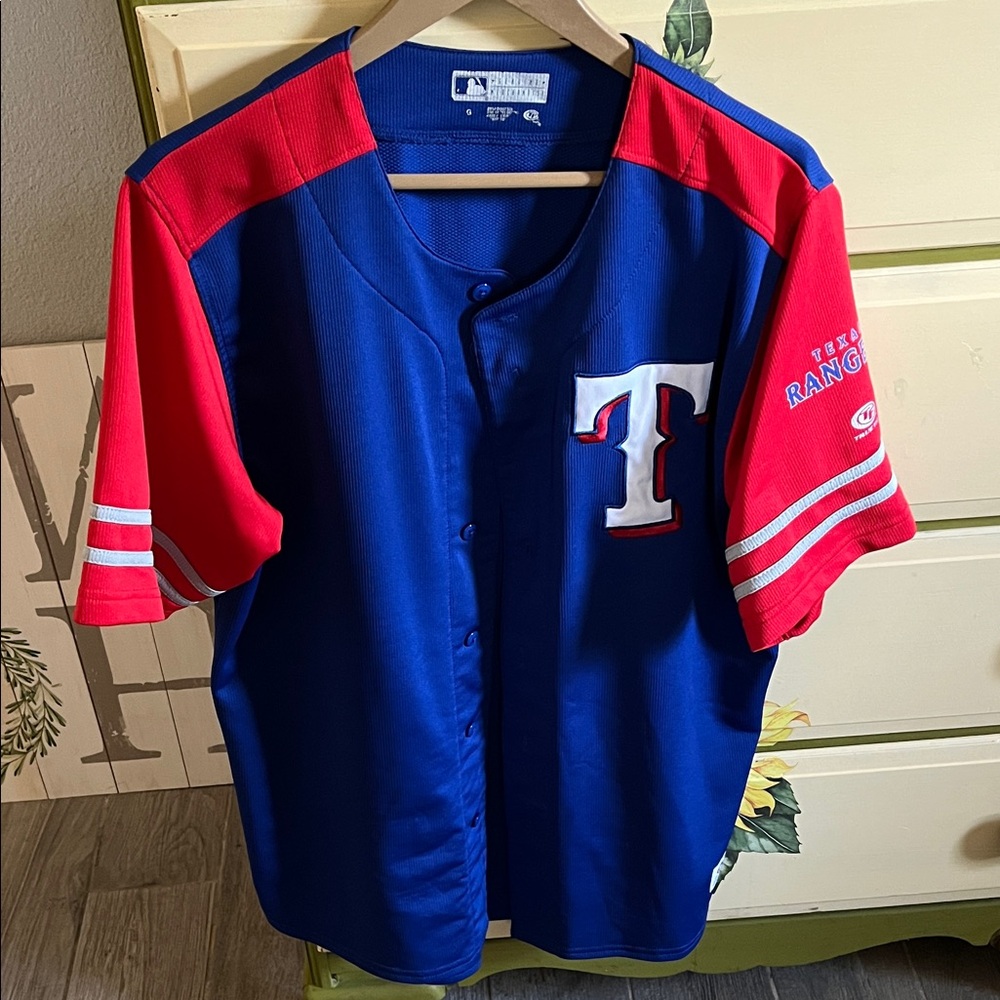 Genuine Merchandise Texas Rangers ButtonUp Jersey